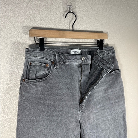 Abercrombie ‘90s Straight Ultra High Rise Jeans Grey Wash 30 / 12 J15 - Picture 7 of 10